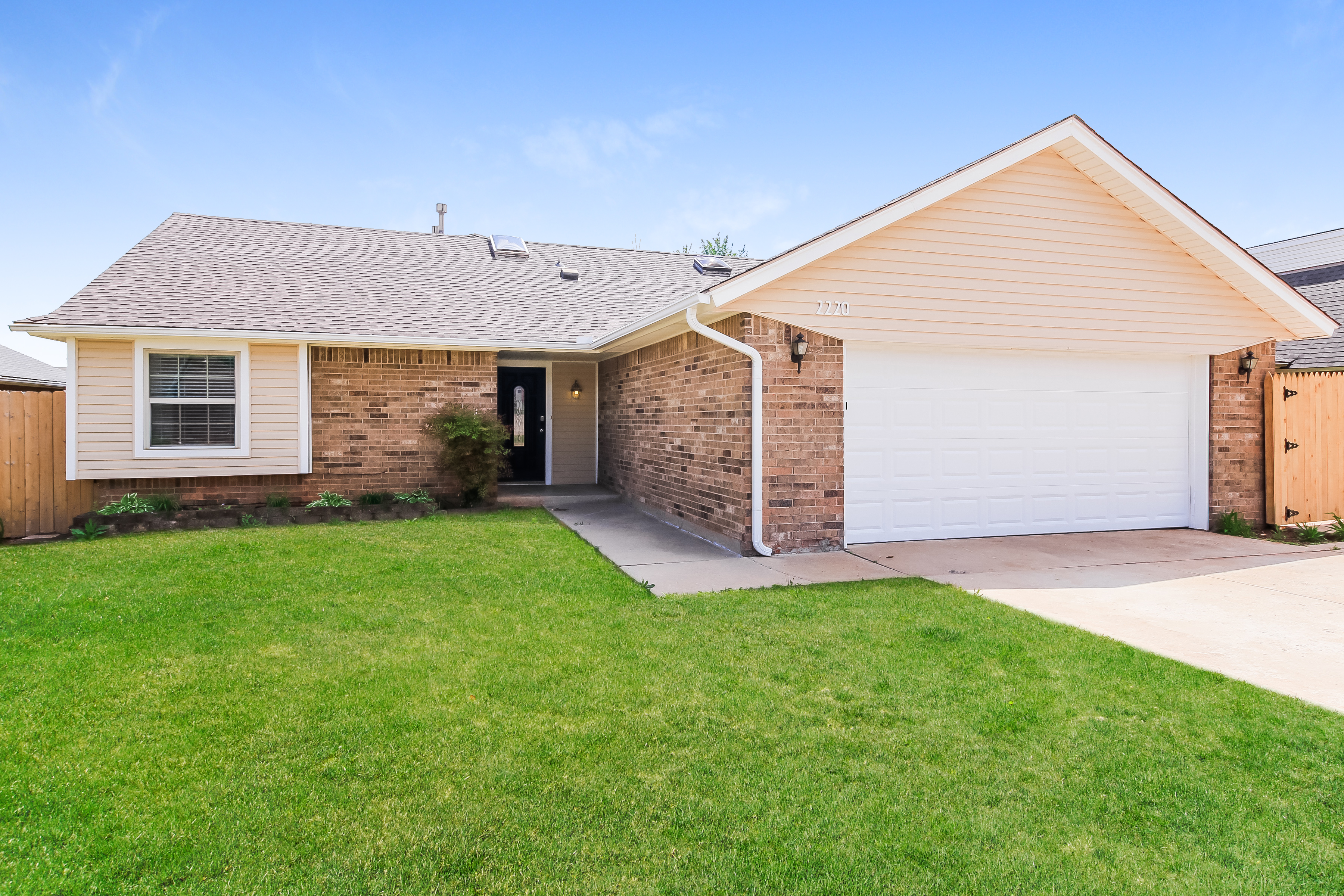 2220 NE 10TH STREET MOORE, OK 73160